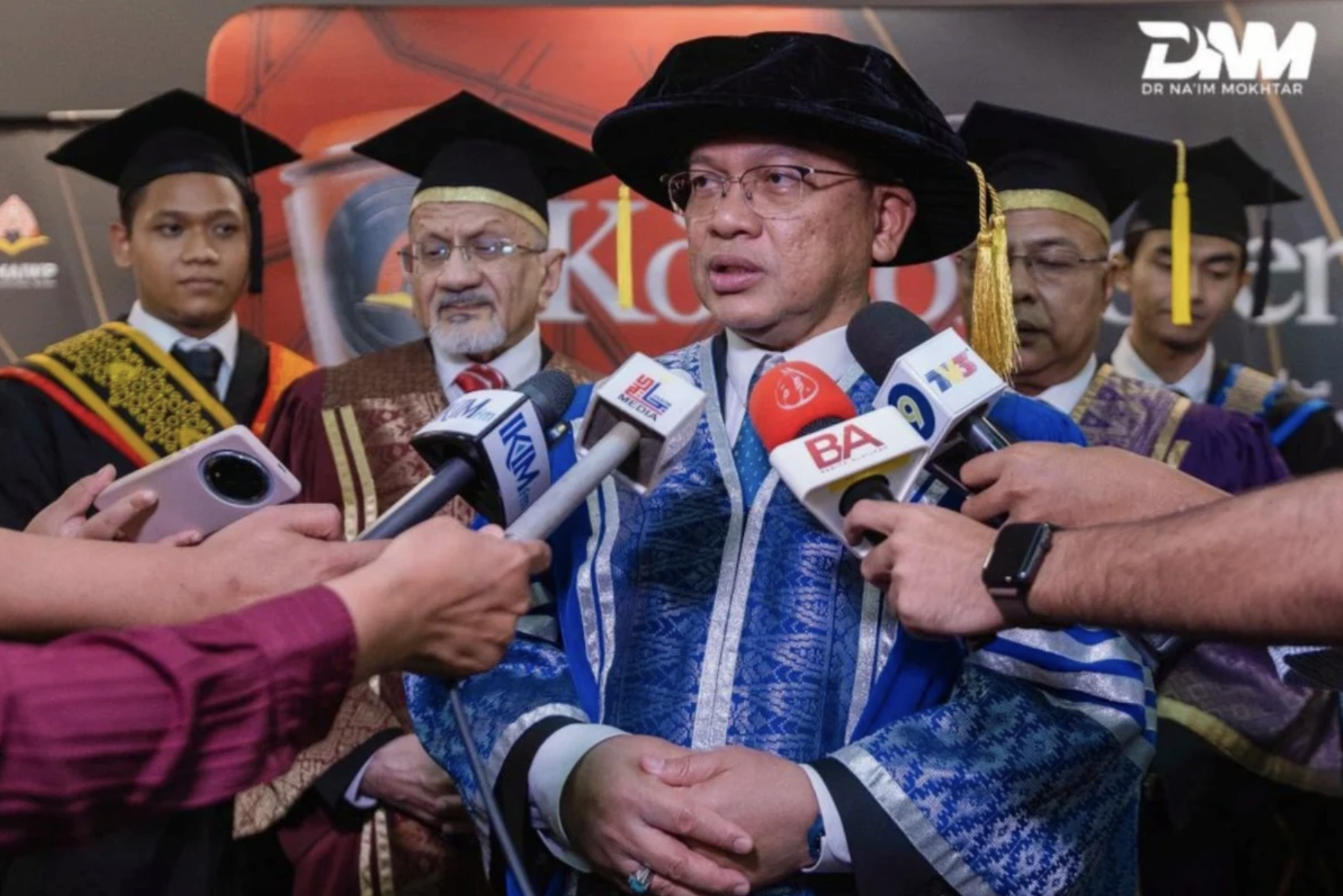Tindakan Jenayah Syariah Selebriti Beragama Islam Berpakaian Mencolok Mata Sedang Diteliti – Menteri